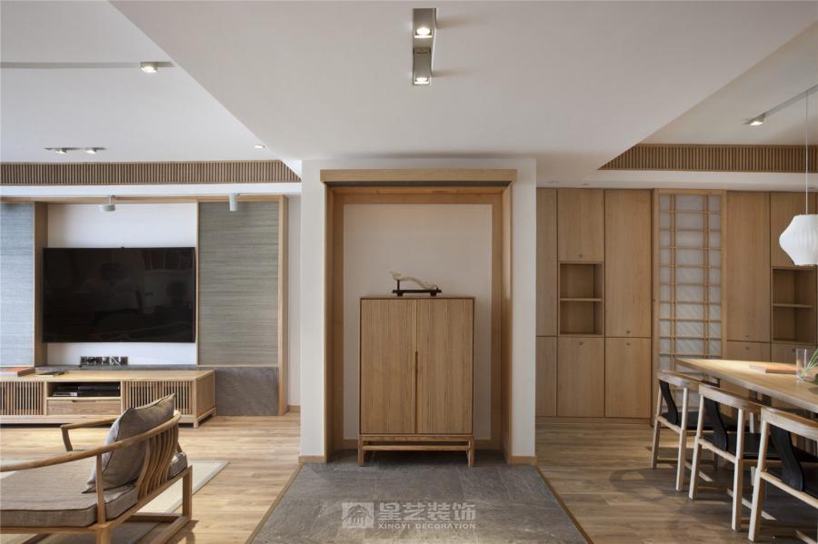 不追求華麗，而追求舒適；不堆砌裝飾，而回歸生活本身